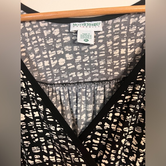 4/$25 motherhood maternity dress xl, Black And White Pattern Short Sleeved. - Picture 3 of 8
